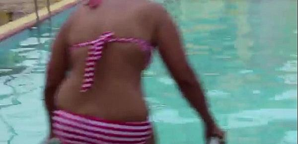  Hot Sexy Bikini Bhabhi Nude Bathing